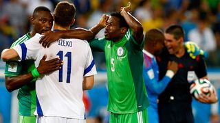 New Zealand referee O'Leary jokes with Nigeria