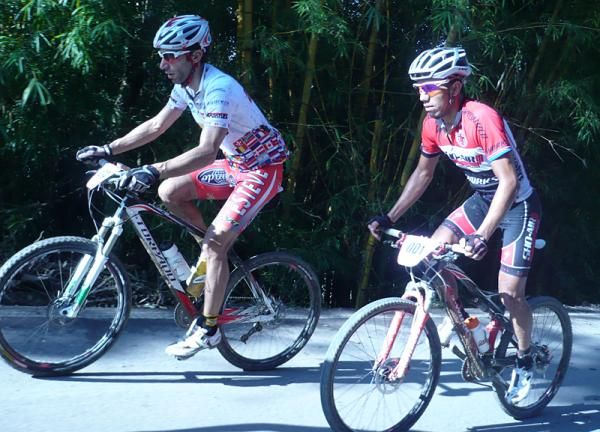 Ismael Ventura and Manny Prado on a climb.