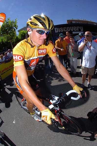 The sun shines on the golden helmet of race leader Vladimir Efimkin (Caisse d'Epargne).