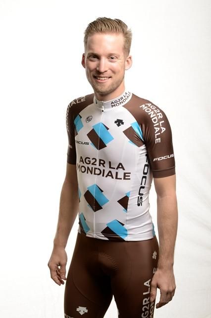 ag2r new kit