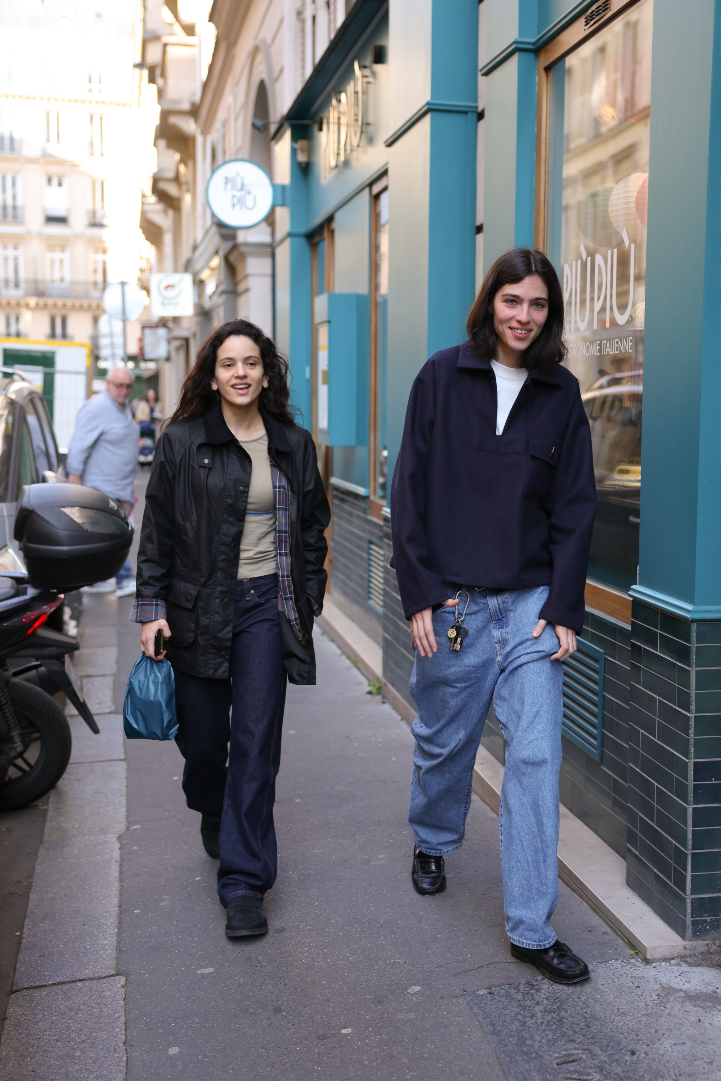 Rosal&amp;iacute;a wore the barn jacket trend around Paris in March