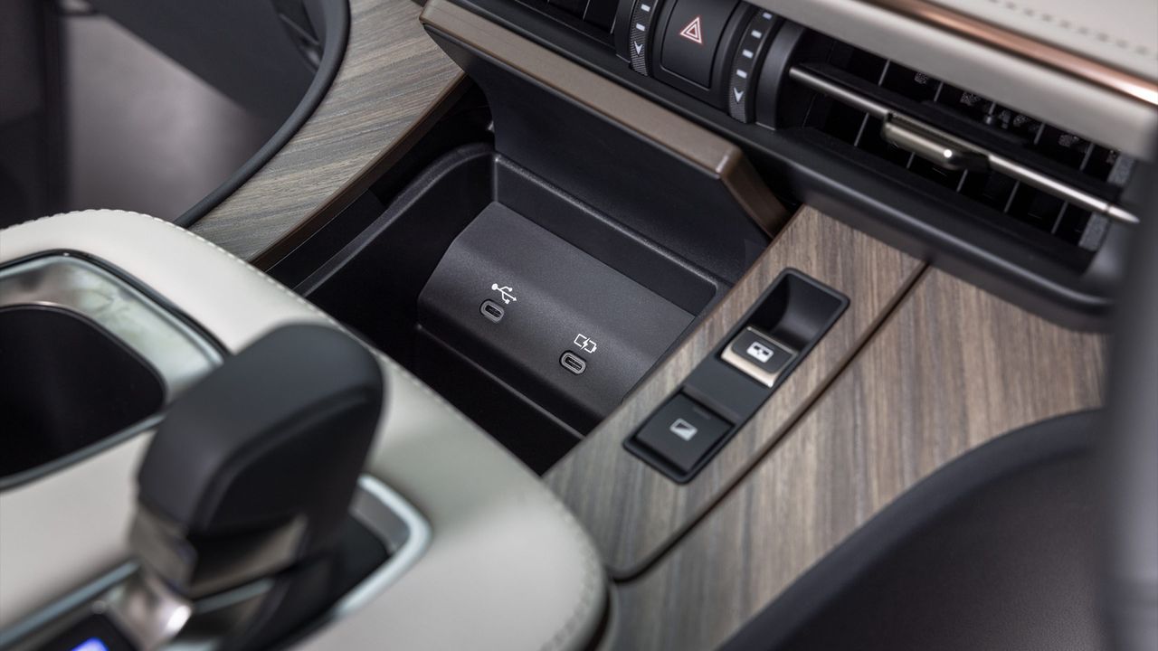 Lexus LM350h