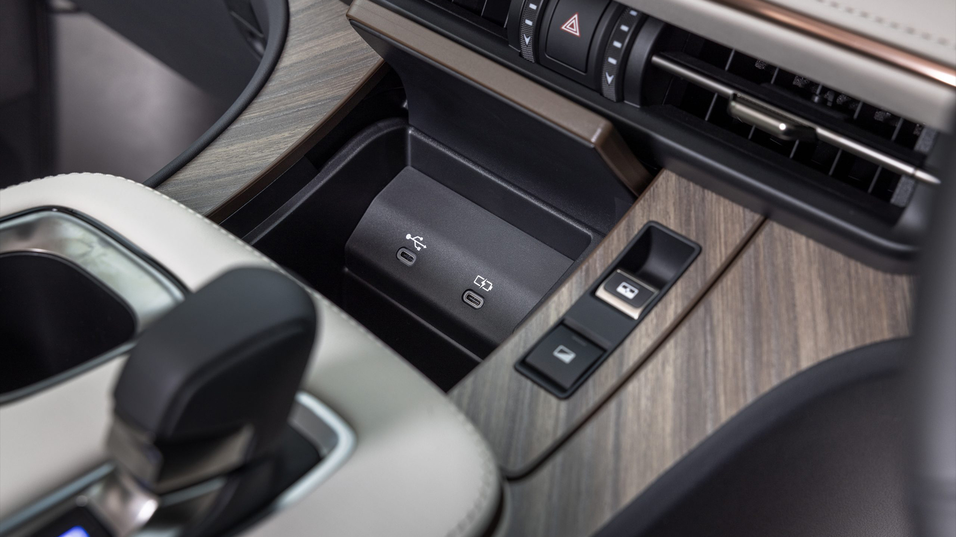 Lexus LM350h
