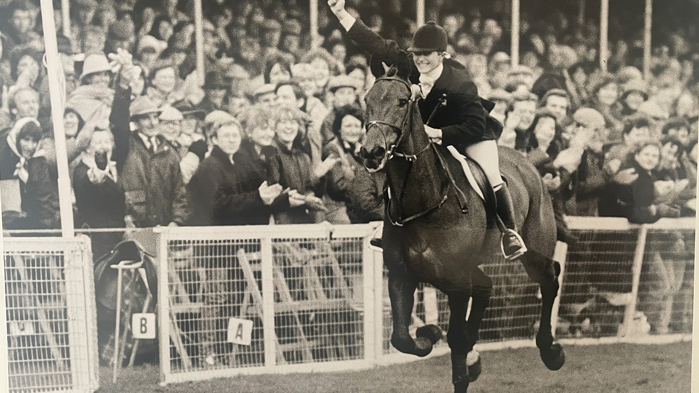 VIRGINIA HOLGATE ON PRICELESS 18.21.85 BADMINTON 85