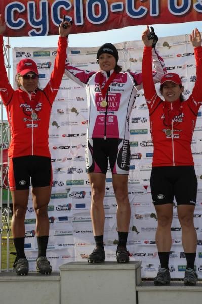 The elite women's podium (l-r): Linda Sone (Planet Bike) 2nd, Natasha Elliott (Garneau Club Chaussures) 1st, Kristin Wentworth (Planet Bike) 3rd