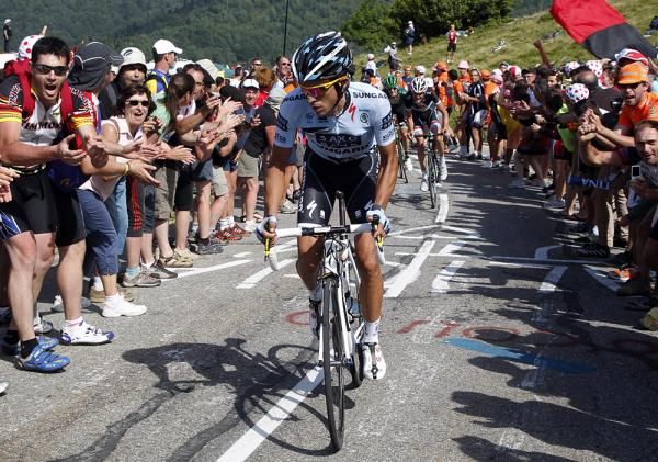 Alberto Contador keeps his rivals close on stage 14