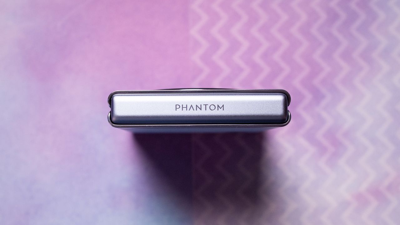 TECNO Phantom V Flip review