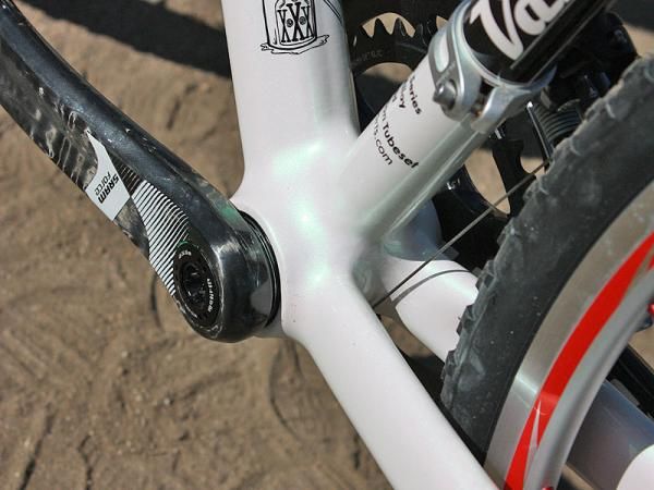 Van Dessel has graced the 2010 Gin &amp; Trombones with a BB30-compatible bottom bracket shell for lighter weight and more ankle clearance.
