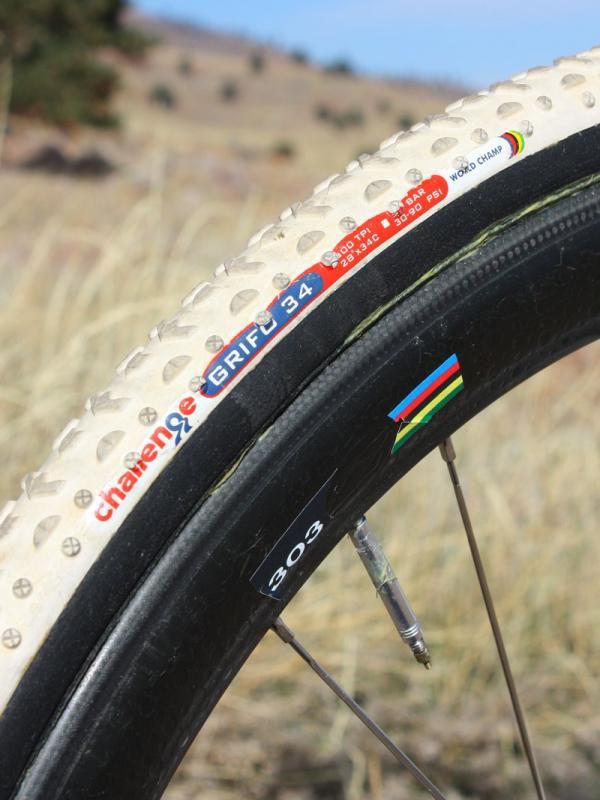 Pargo glues his fat 34mm-wide Challenge Grifo tubulars to the rims with his own blend of adhesive.