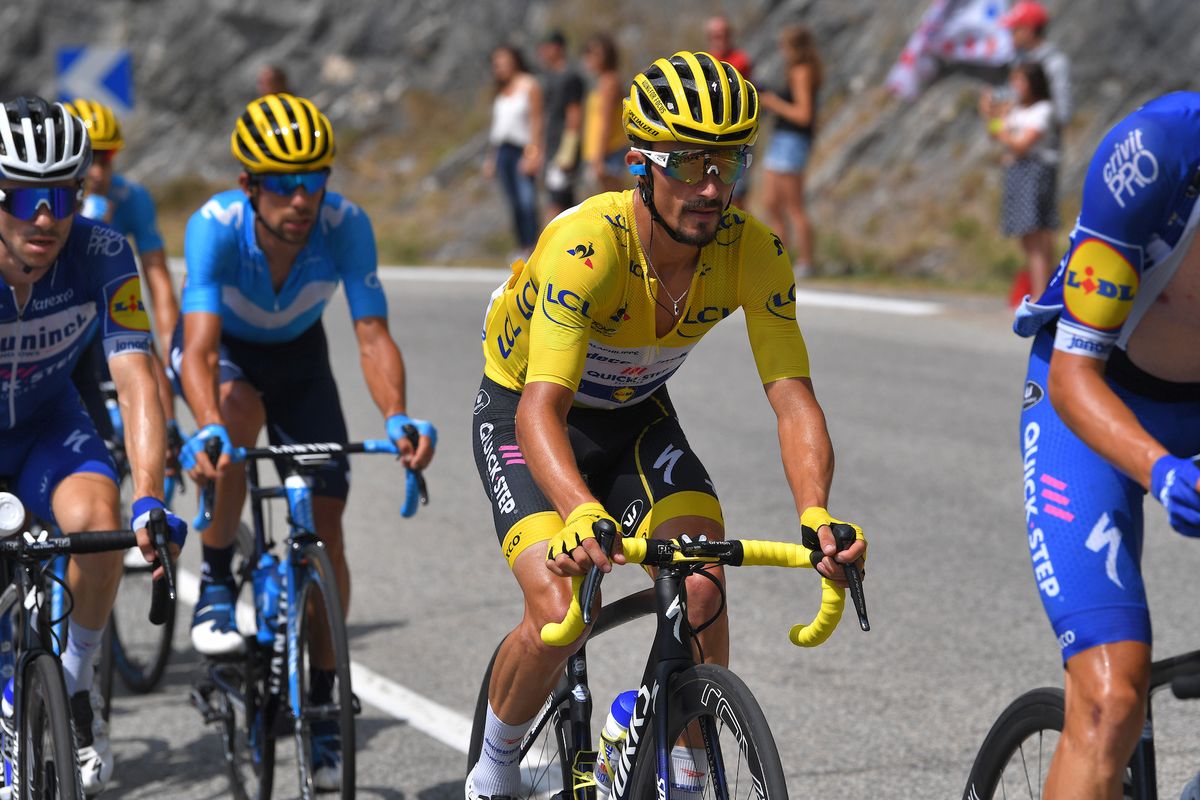Le sport et le Tour de France ne sont pas une priorité, déclare le ministre français alors que l’UCI annonce son intention d’annuler les courses masculines