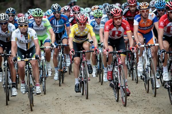 The bunch rides together on the gravel-strewn climb.