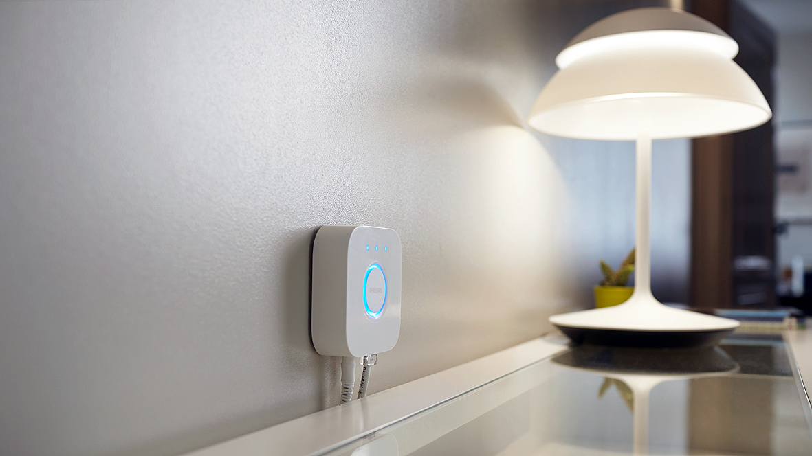 Philips Hue vaatii Wi-Fi-verkossa toimivan Hue Bridge (silta) -ohjainyksikön.