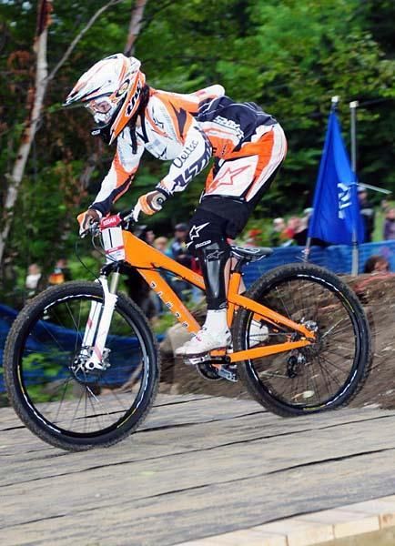 Anneke Beerten on her way to victory at Mont-Sainte-Anne in 2009.