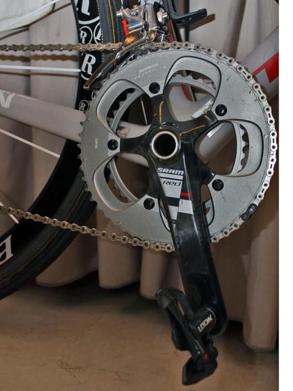 Armstrong's 175mm-long SRAM Red crankarms are fitted with 53/39T chainrings.