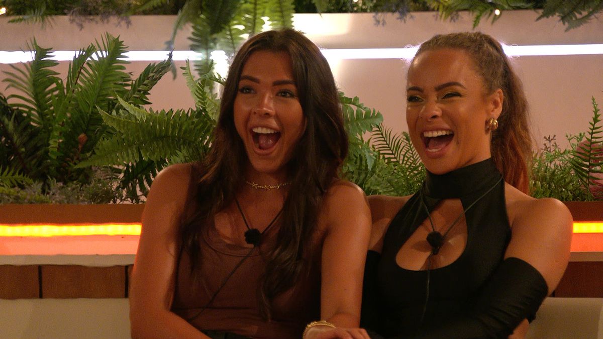 Love Island fans are saying Dami and Indyiah can win after they share