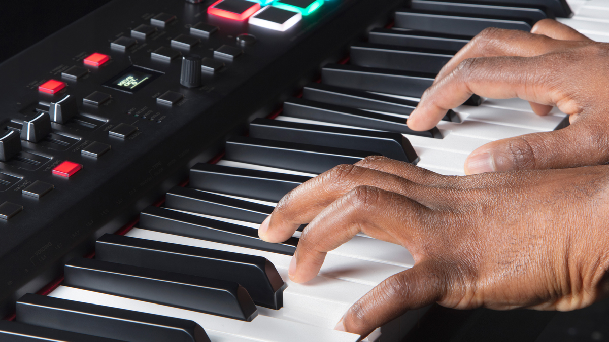 Clavier Maître M-Audio Hammer 88 Pro – 88 Touches Lestées, Pads, Pack NKS Inclus