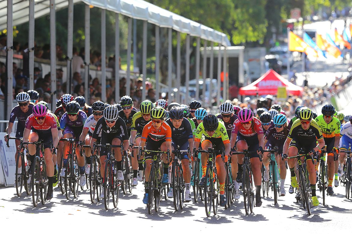 The Santos Women's Tour peloton on the final stage.