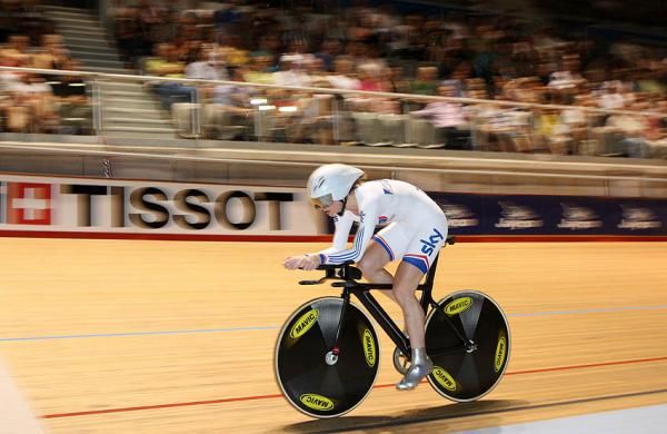 Wendy Houvenaghel (Great Britain) looked flawless on her way to victory in the Women's Individual Pursuit Final.