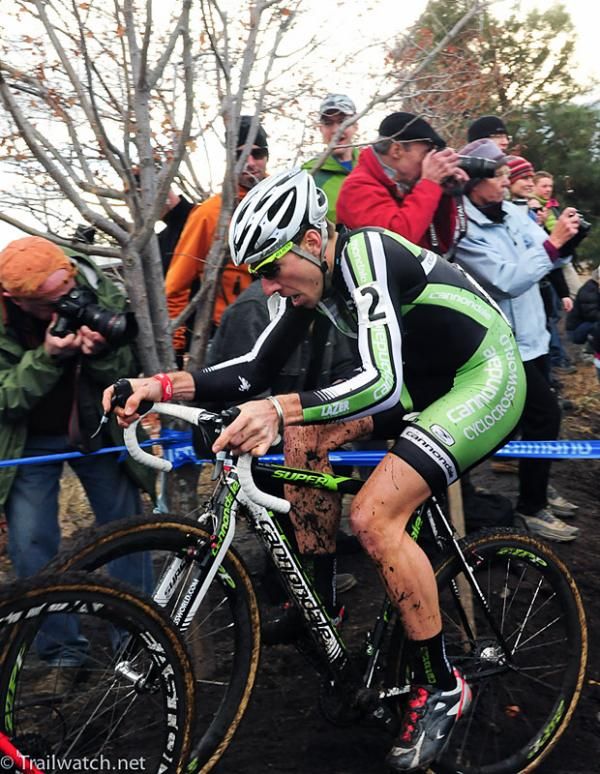 Jeremy Powers (Cannondale-Cyclocrossworld.com) leading Wells at the "run-up".