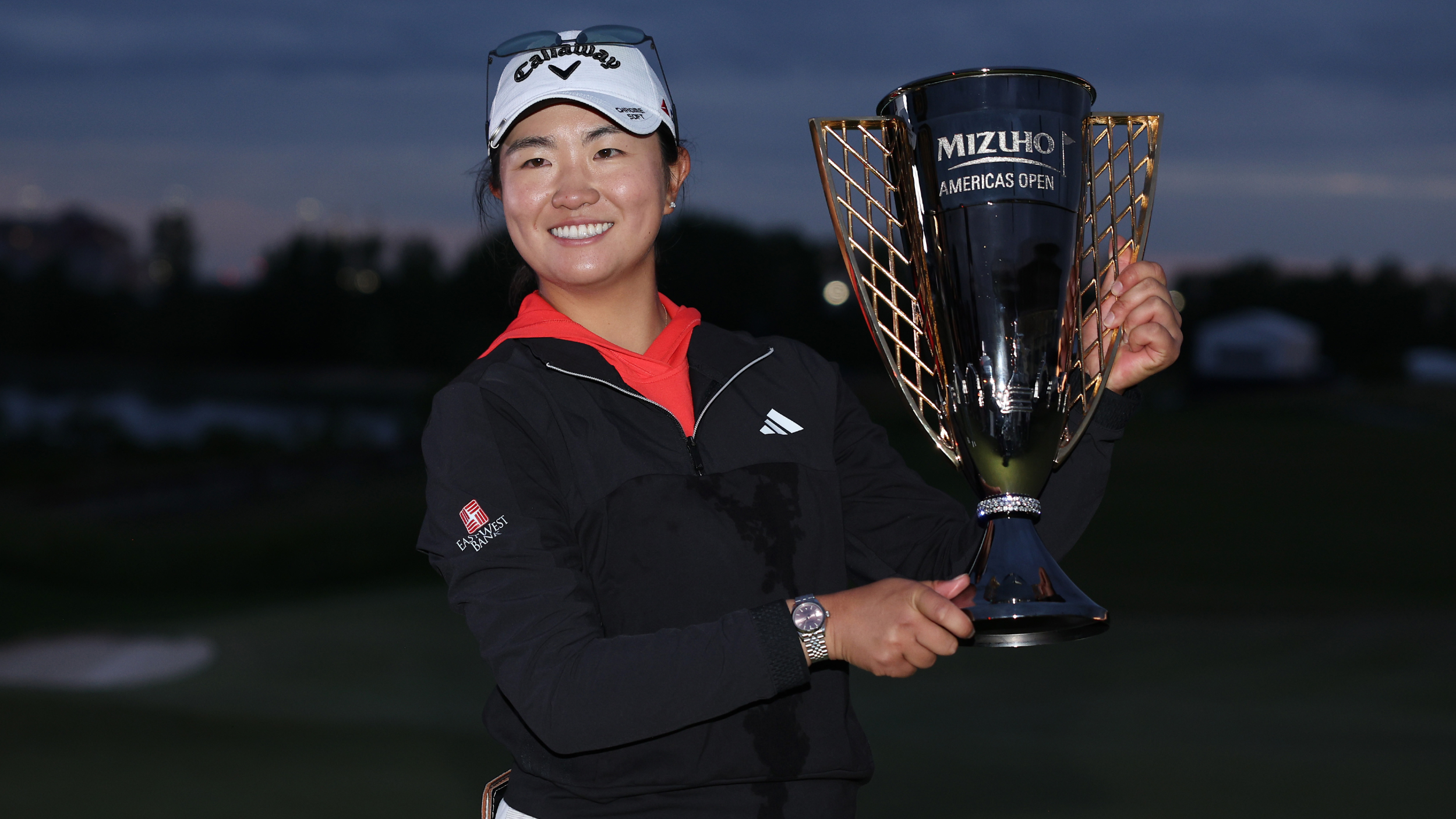 Rose Zhang with the Mizuho Americas Open trophy