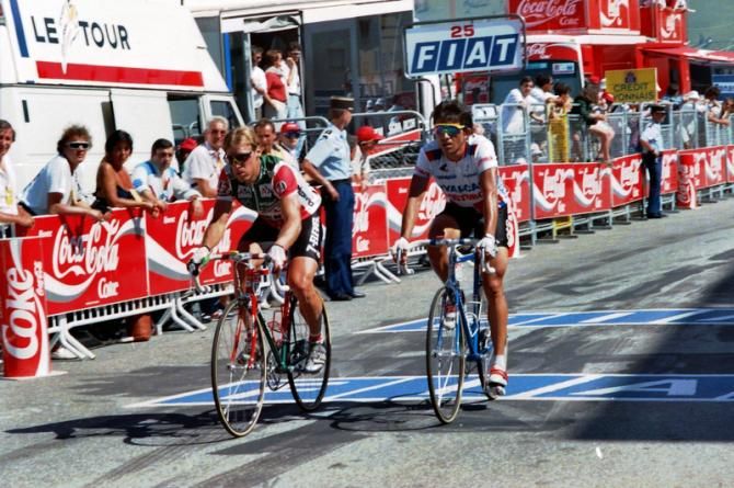 Steve Bauer and Juan Carlos Castillo Ramirez on the Alpe d'Huez in 1990