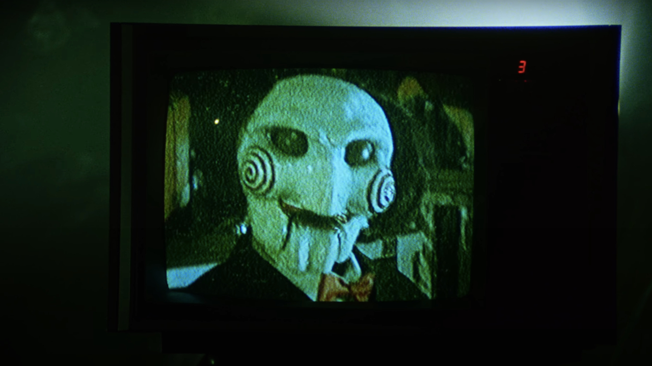 Billy gives instructions on an old-school television in Saw.