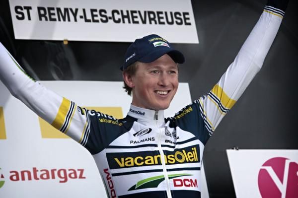 Gustav Larsson (Vacansoleil-DCM) on the podium