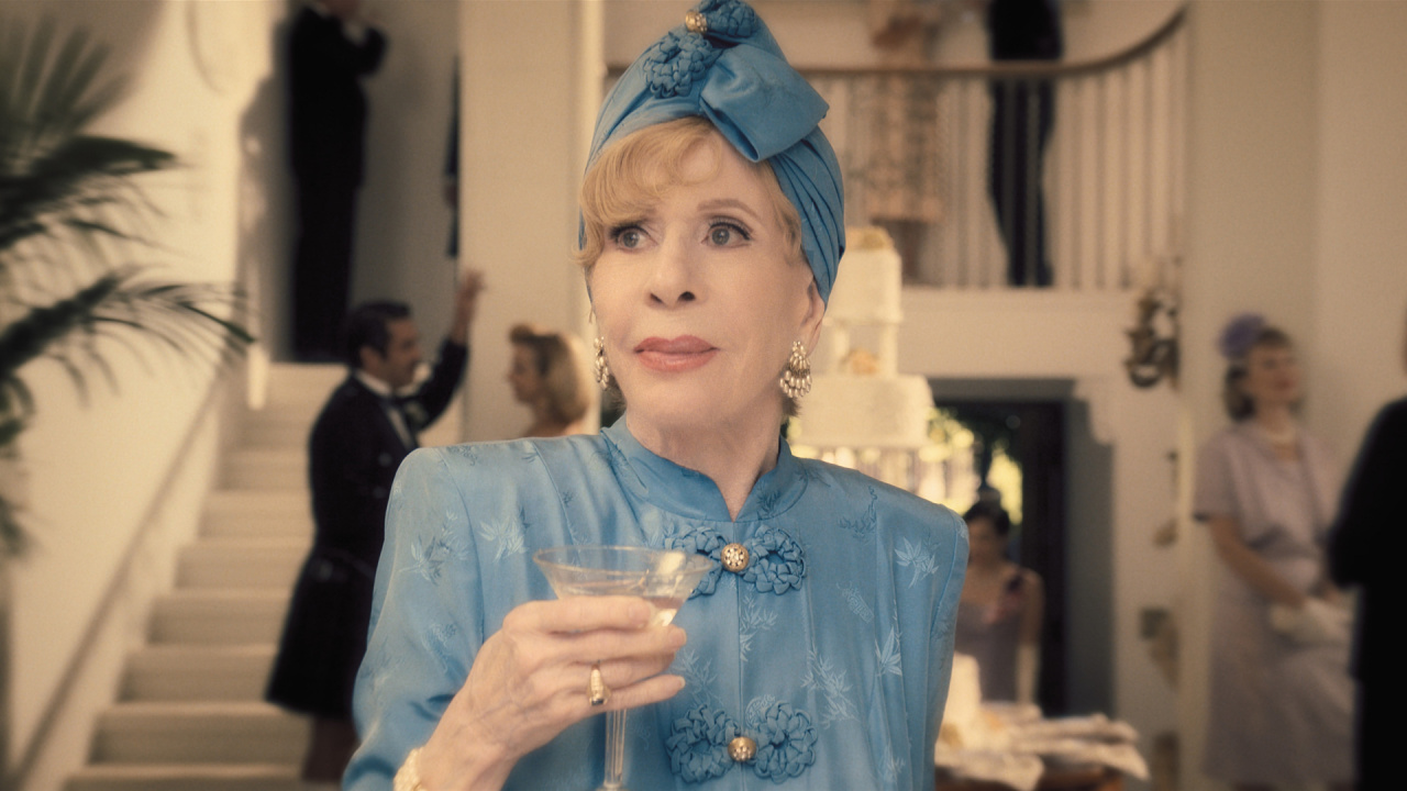 Carol Burnett in Palm Royale.