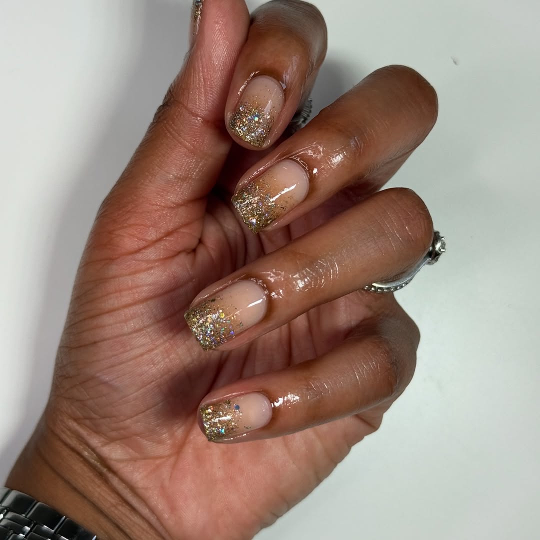 gold champagne sparkly christmas nails