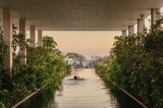 casa banderas swimming pool with columns and looking towards the horizon