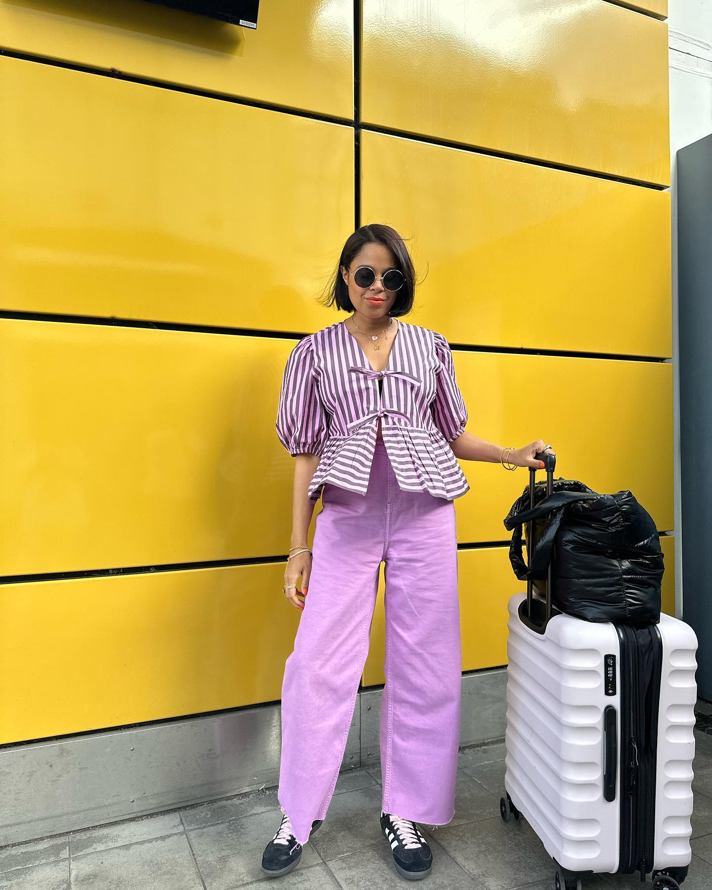 @catlpatterson at the airport with a sleek, blunt bob