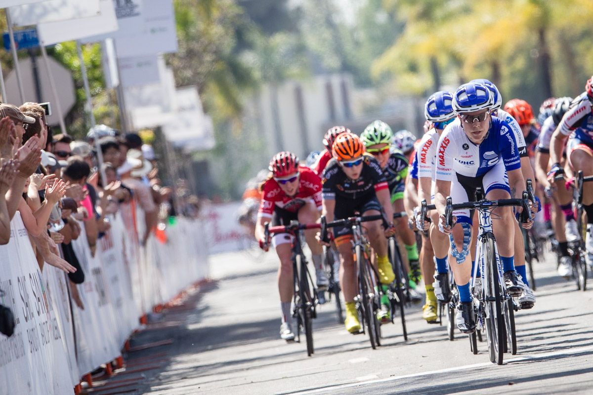 Linda Villumsen (UnitedHealthcare) begins the lead out for the finish