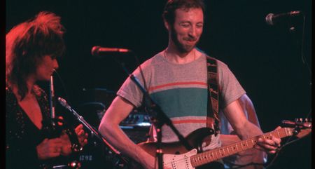 Legendary British folk-rock duo Richard and Linda Thompson play The Roxy in the '90s, with Richard on his trusty Stratocaster as per usual.