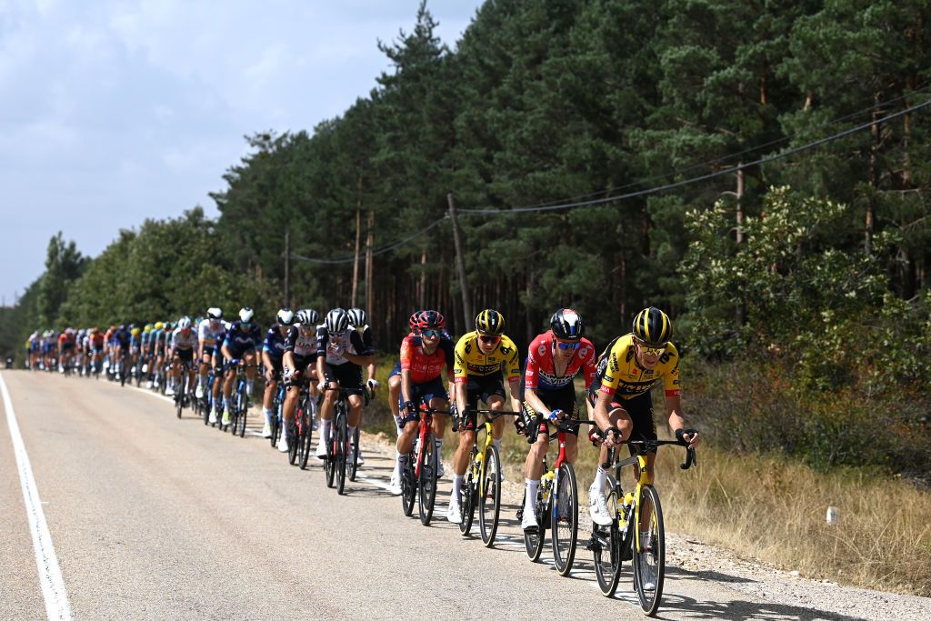 LA LAGUNA NEGRAVINUESA SPAIN SEPTEMBER 06 LR Wilco Kelderman of The Netherlands Dylan Van Baarle of The Netherlands and Robert Gesink of The Netherlands and Team JumboVisma lead the peloton during the 78th Tour of Spain 2023 Stage 11 a 1632km stage from Lerma to La Laguna Negra Vinuesa 1730m UCIWT on September 06 2023 in La Laguna NegraVinuesa Spain Photo by Tim de WaeleGetty Images