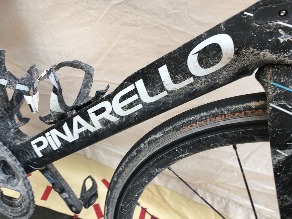 The F10's mud-splattered concave downtube