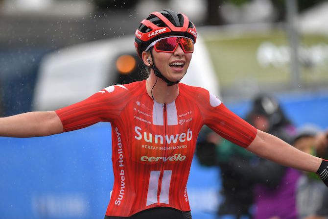 Sunweb&rsquo;s Liane Lippert wins the 2020 women&rsquo;s The 2019 race winner, Arlenis Sierra (Astana), leads the chase in the closing stages of the 2020 women&rsquo;s Cadel Evans Great Ocean Road Race