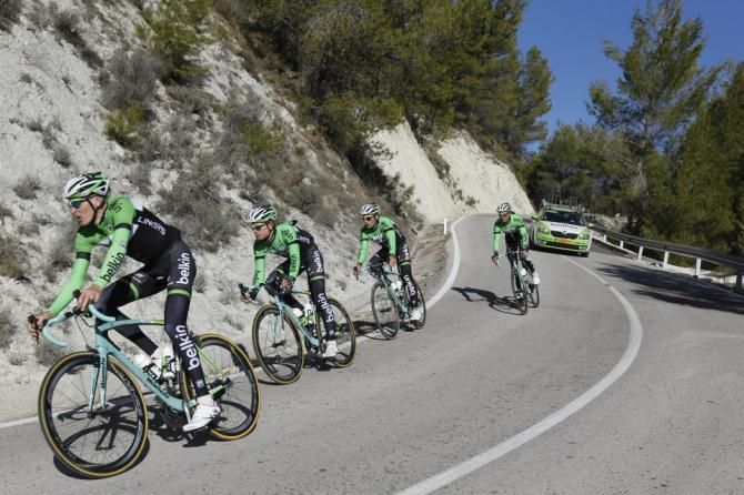 Robert Gesink leads a select group of riders on a descent