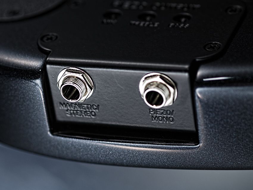 Dual outputs enable you to route the piezo and magnetic pickups separately.