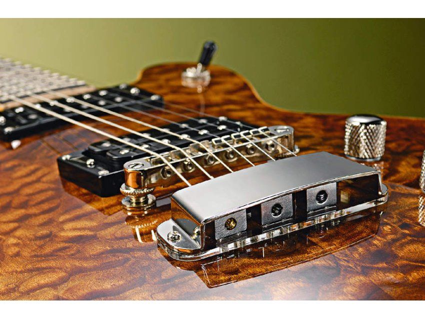 The chunky brass blocks securing the string-ends are an original Swede feature