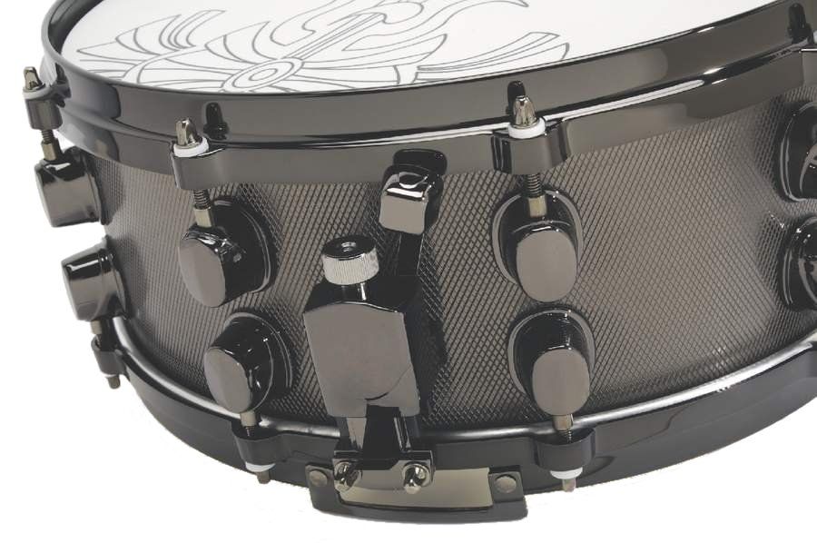 The thin shell ensures sympathetic overtones.