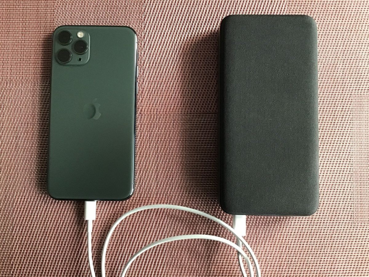 Apollo Max charging iPhone 11 Pro