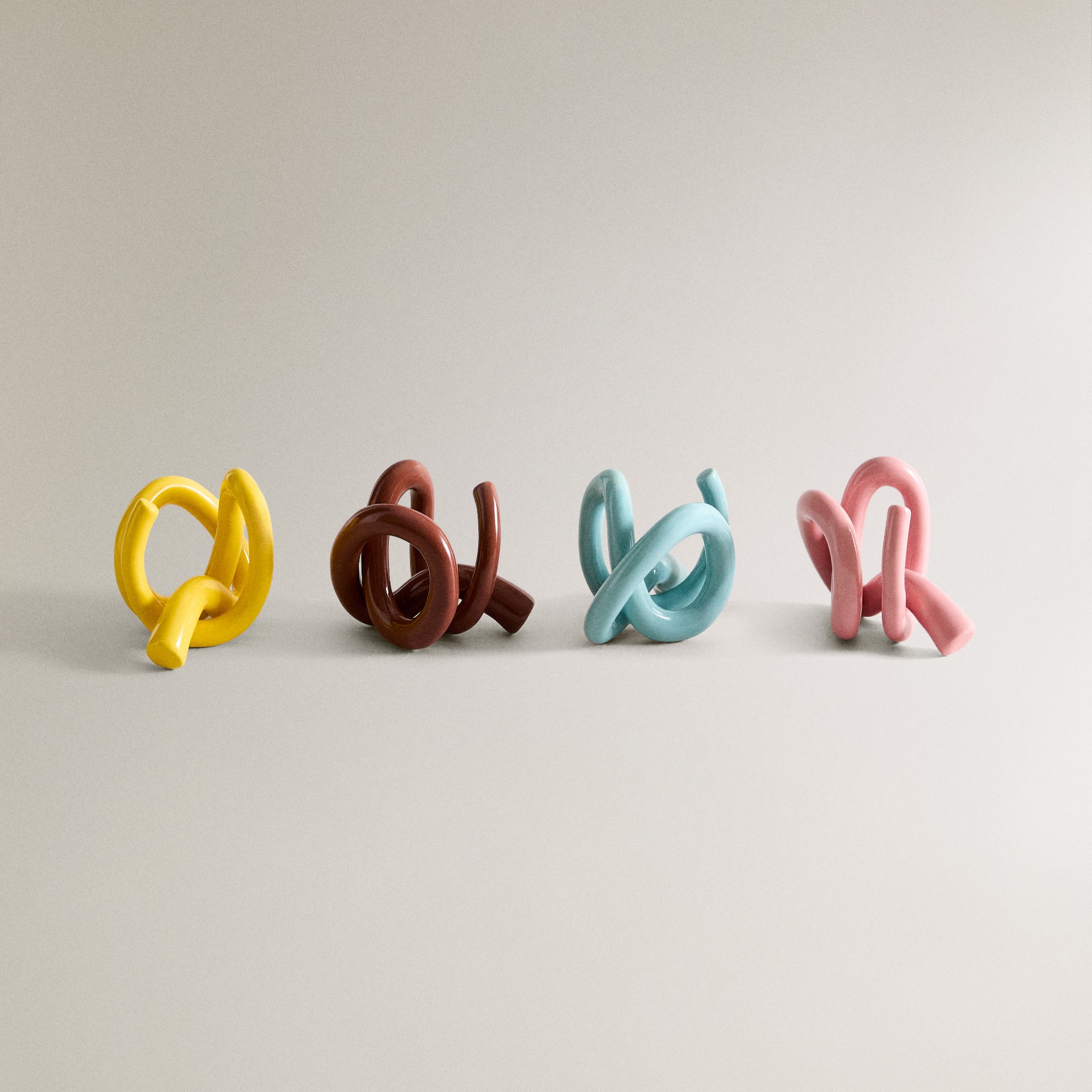 Zara Home x Collagerie PACK OF TEXTURED CERAMIC NAPKIN RINGS
