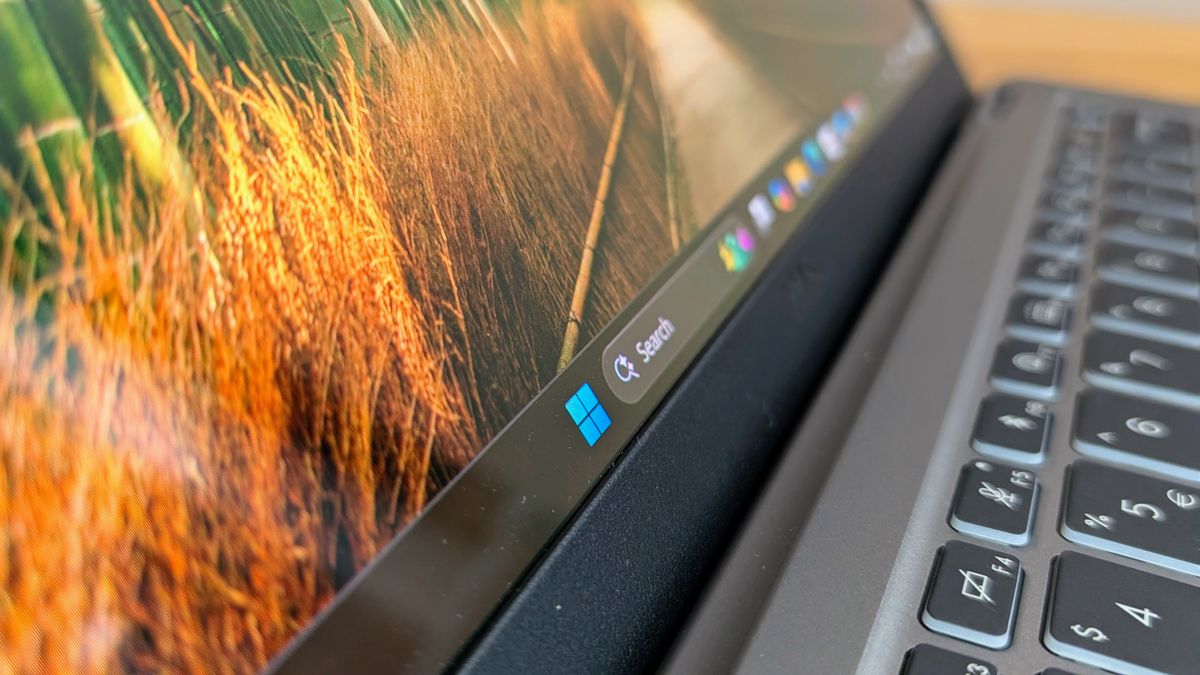 MSI Prestige 14 AI+ up of display