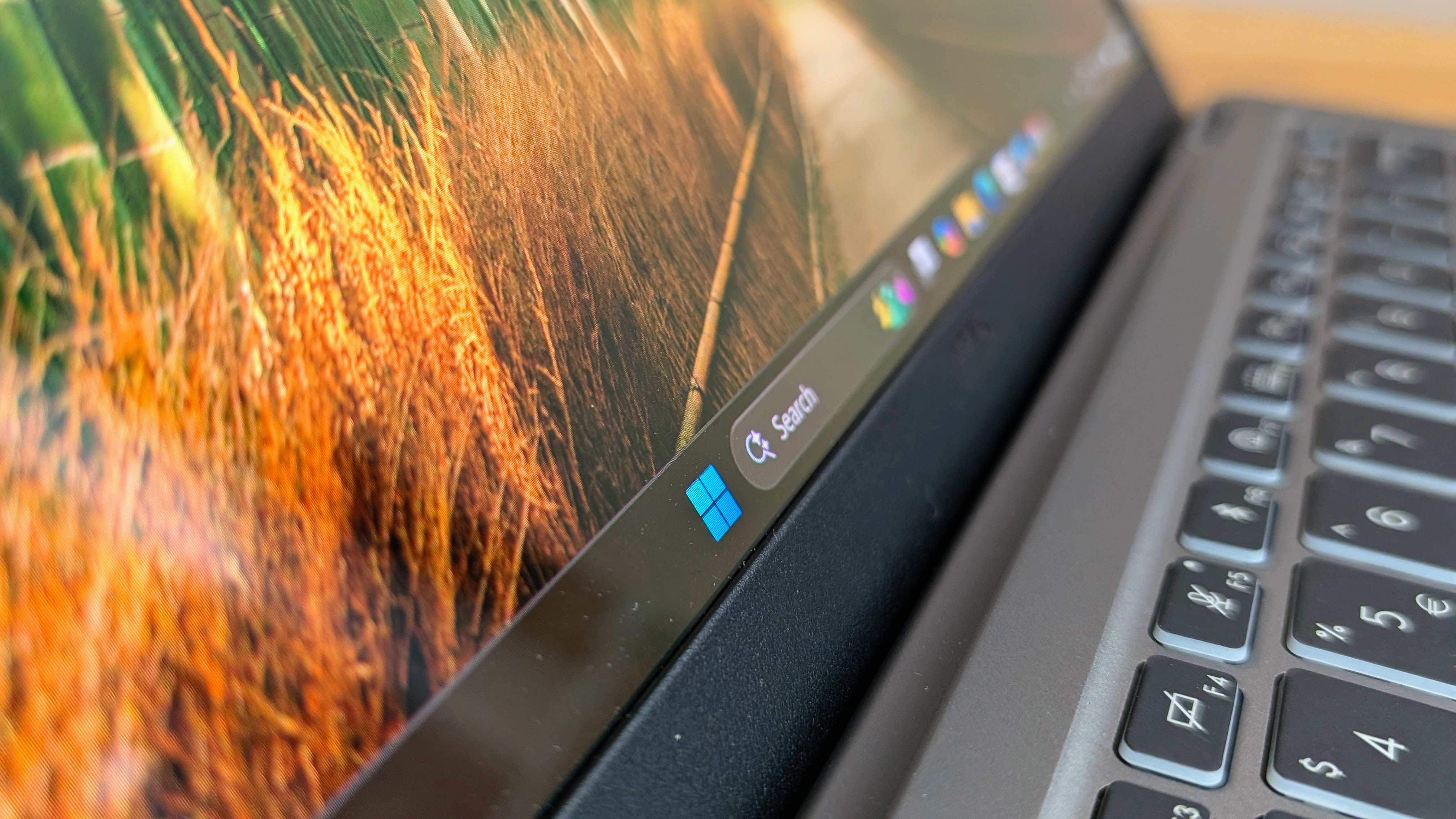 MSI Prestige 14 AI+ up of display