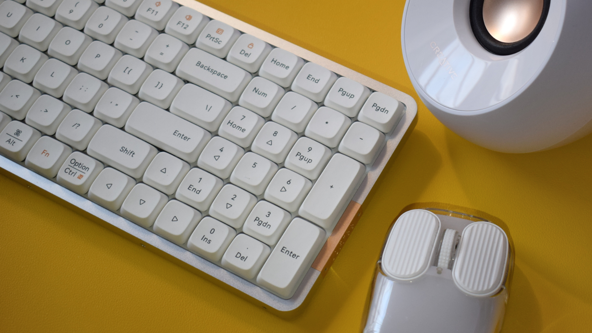 Lofree Flow mechanical wireless keyboard photograph showing number pad