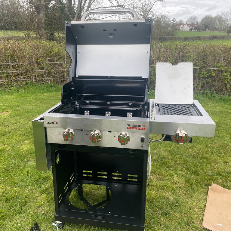 Char Broil Professional 3400 S Test Char-Broil Professional 3400 S BBQ review | Ideal Home