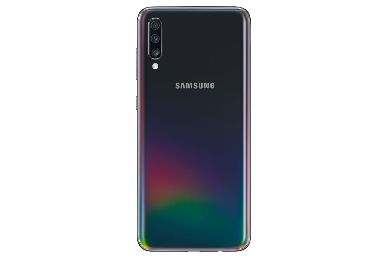 Galaxy A70 har et mer tradisjonelt design. (Bilde: Samsung)