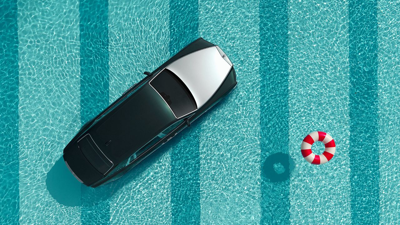 Rolls-Royce Phantom in a pool