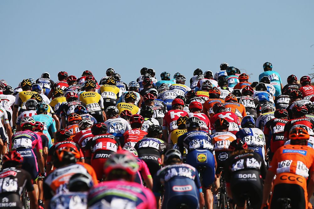 The peloton climbs a slight rise during stage 1 in Oman.