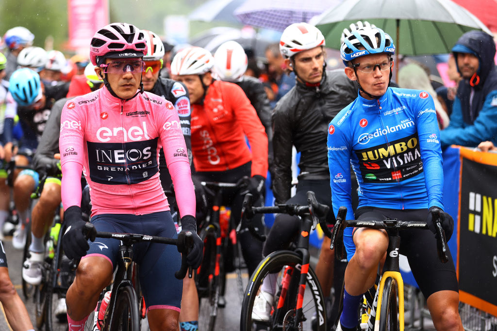 LAVARONE ITALY MAY 25 LR Richard Carapaz of Ecuador and Team INEOS Grenadiers pink leader jersey and Koen Bouwman of Netherlands and Team Jumbo Visma blue mountain jersey prior to the 105th Giro dItalia 2022 Stage 17 a 168 km stage from Ponte di Legno to Lavarone 1161m Giro WorldTour on May 25 2022 in Lavarone Italy Photo by Michael SteeleGetty Images